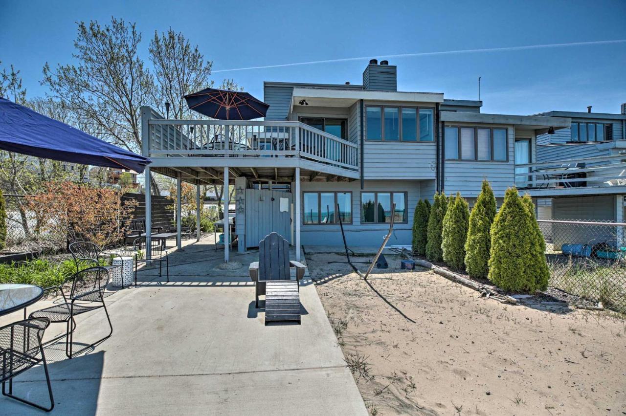 Lakefront Family Retreat With Grill Steps To Beach! Gary Екстер'єр фото